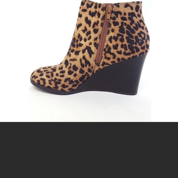 🎁SALE🎁 LEOPARD BOOTIES. - Picture 2 of 3